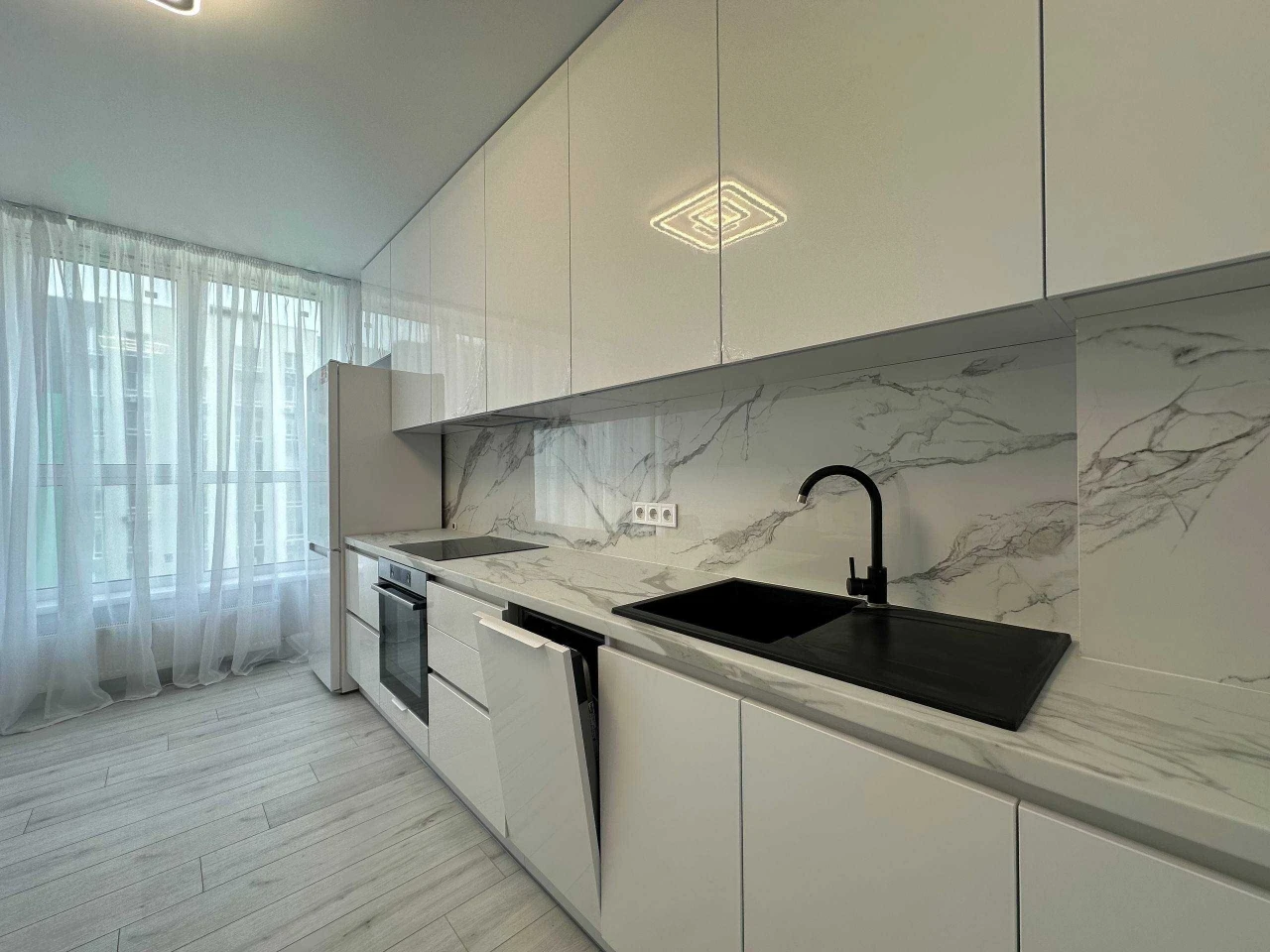 Sale of a 2-room apartment, 59.3 sq m. Furniture and appliances. Full renovation. State.