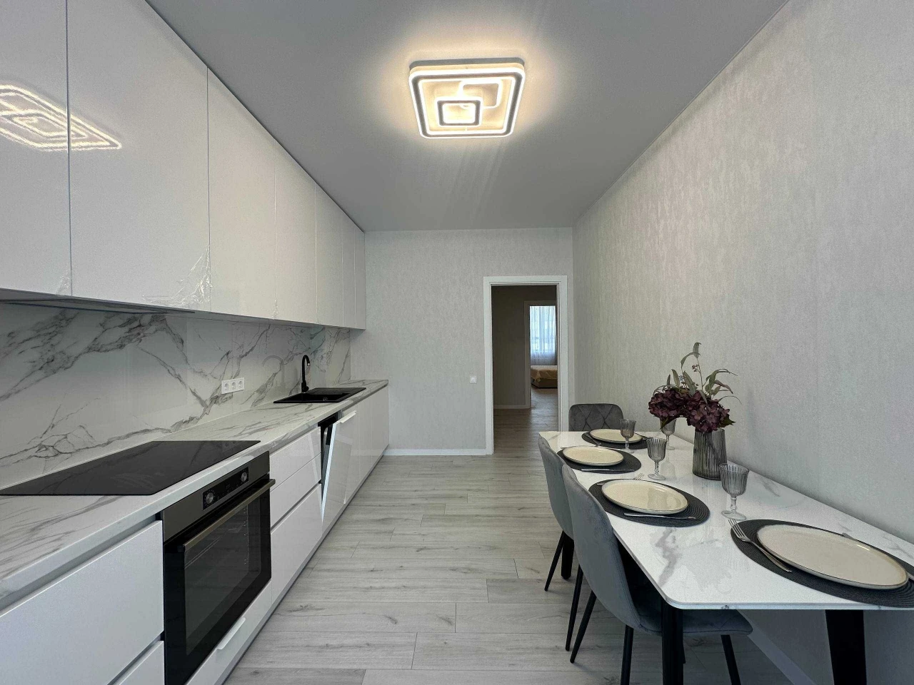 Sale of a 2-room apartment, 59.3 sq m. Furniture and appliances. Full renovation. State.