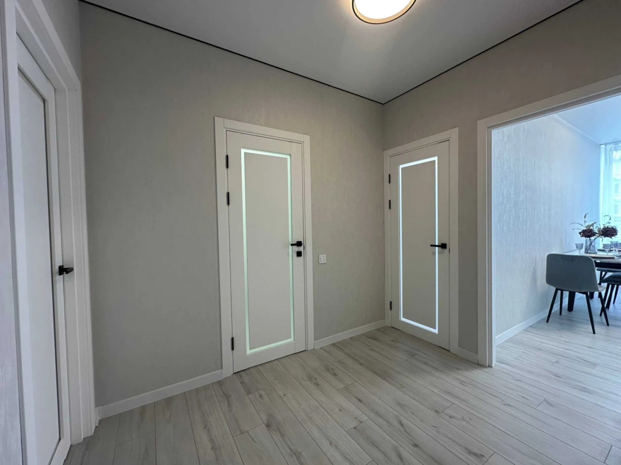 Sale of a 2-room apartment, 59.3 sq m. Furniture and appliances. Full renovation. State.