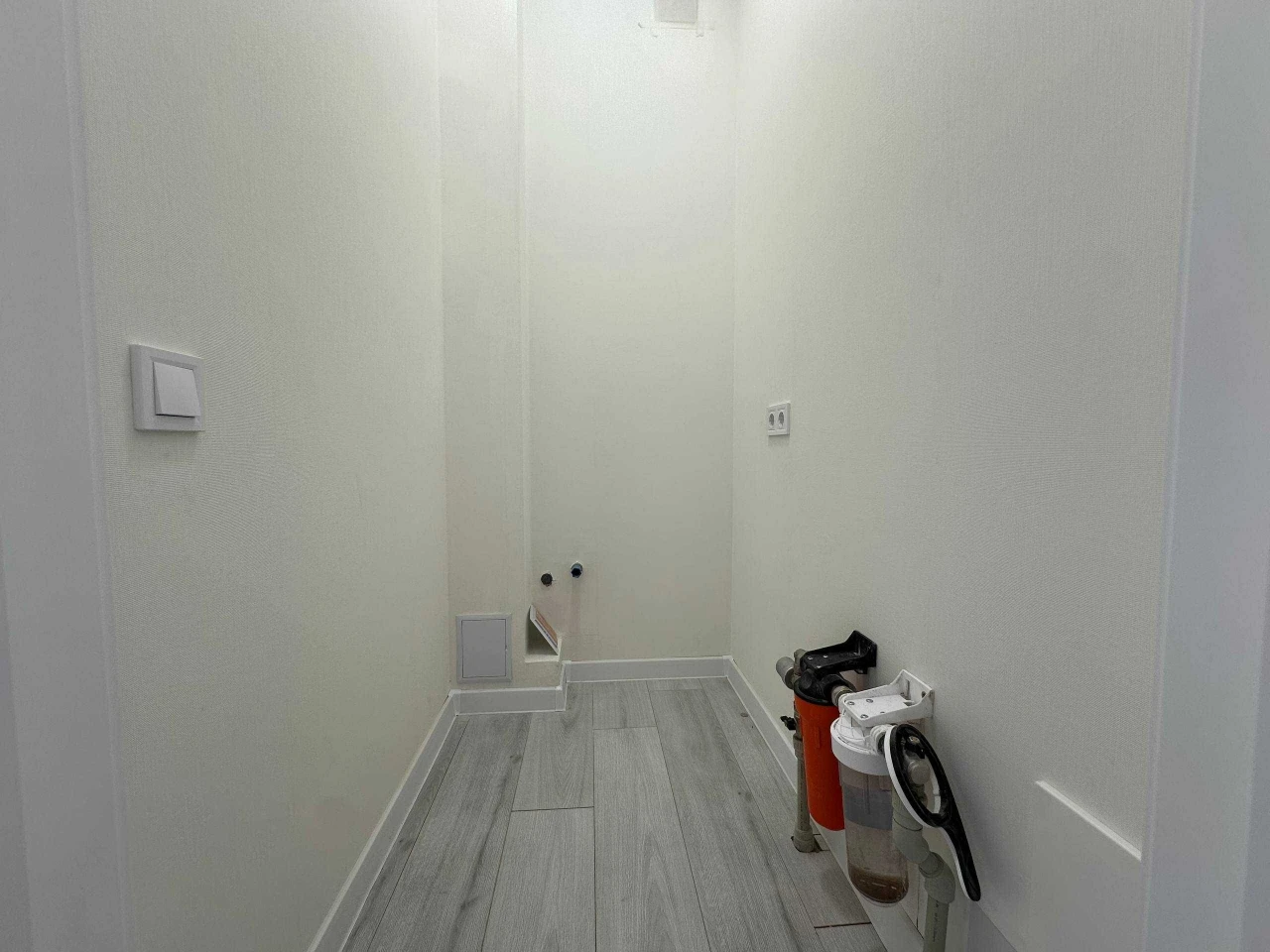 Sale of a 2-room apartment, 59.3 sq m. Furniture and appliances. Full renovation. State.