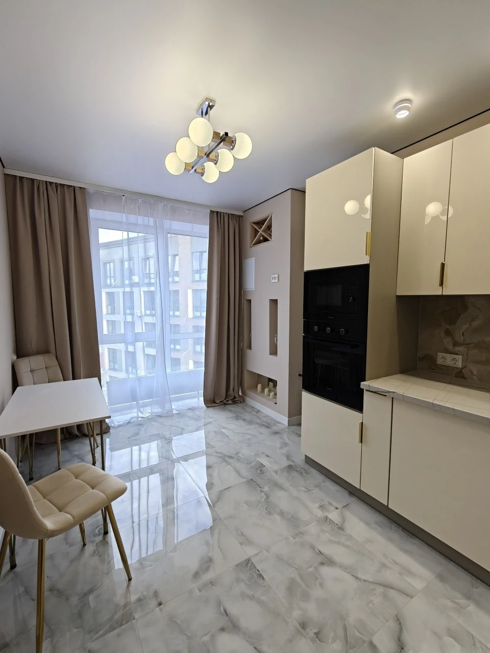 Apartment with renovated interior in a building with a shelter! (ID 383)