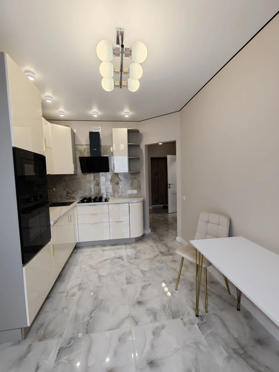 Apartment with renovated interior in a building with a shelter! (ID 383)
