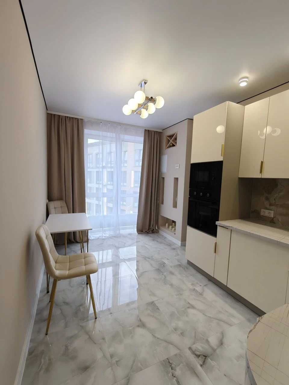 Apartment with renovated interior in a building with a shelter! (ID 383)