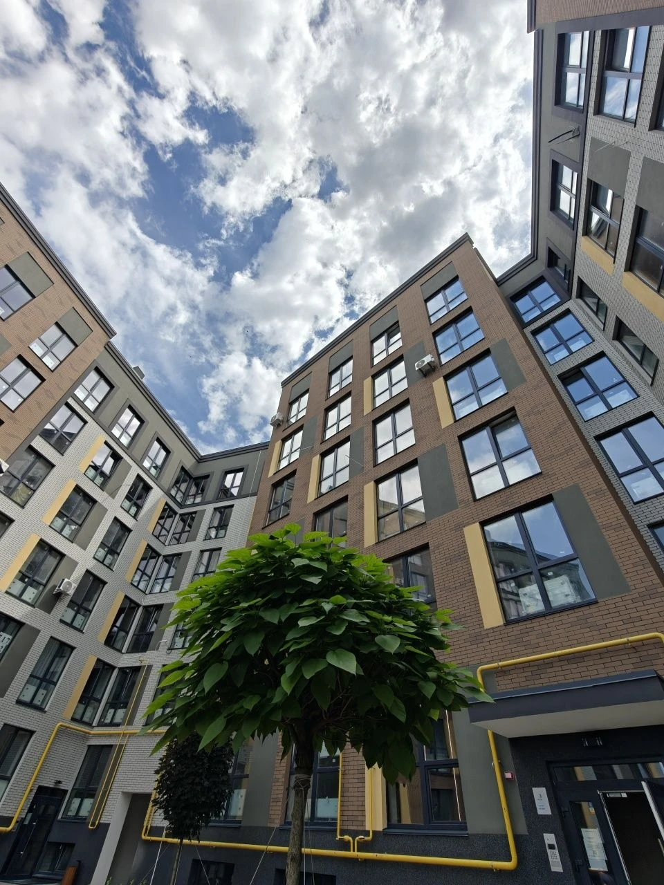 Apartment with renovated interior in a building with a shelter! (ID 383)