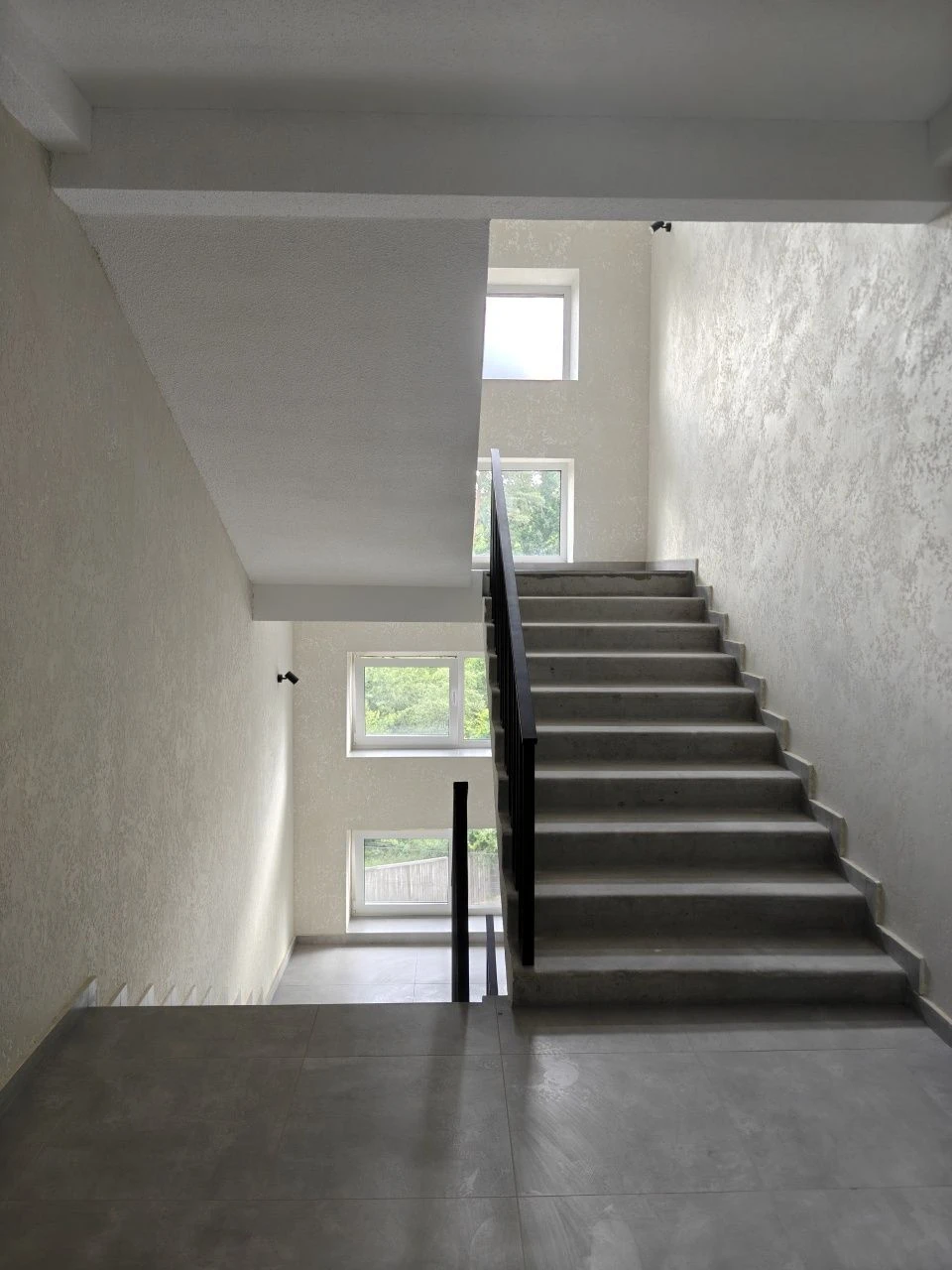 Apartment with renovated interior in a building with a shelter! (ID 383)