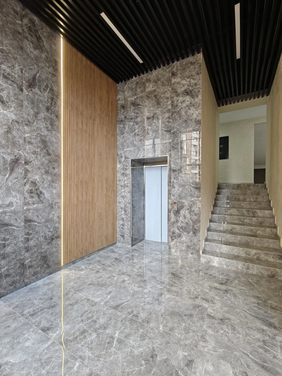 Apartment with renovated interior in a building with a shelter! (ID 383)