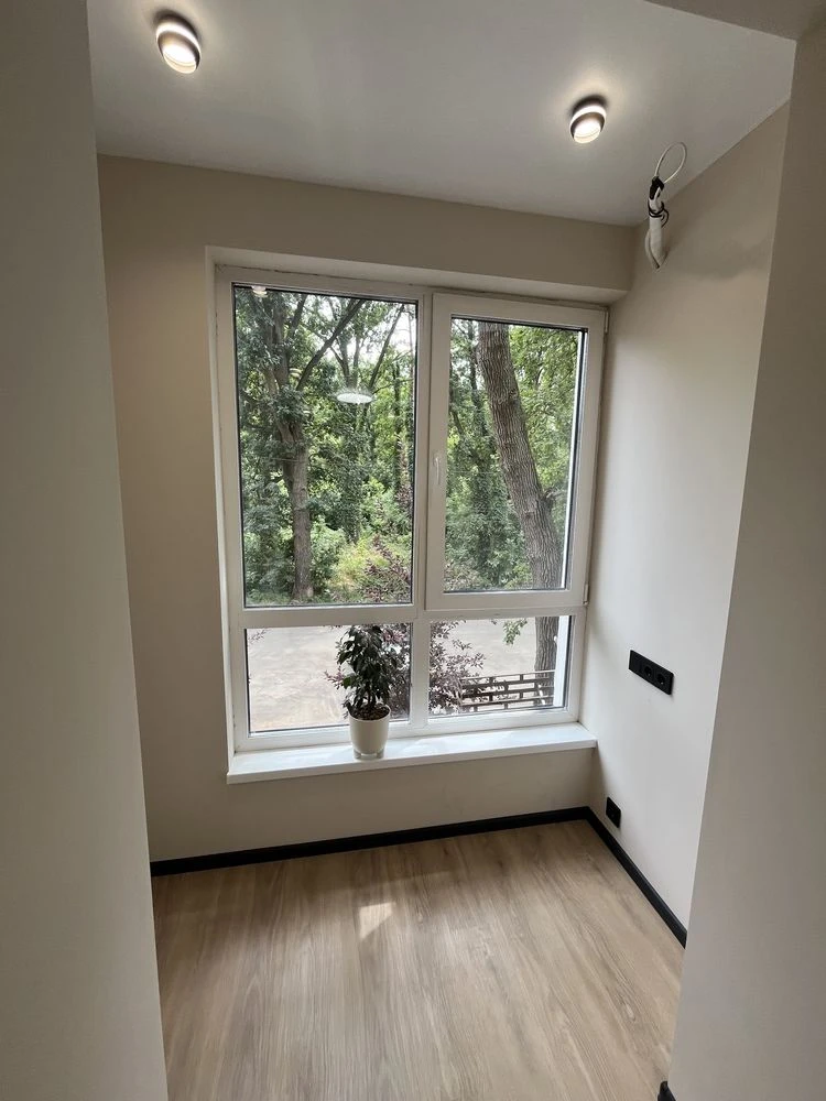 Fully furnished 1-bedroom apartment, NEW RENOVATION, GAS, 2 floors! Certificate