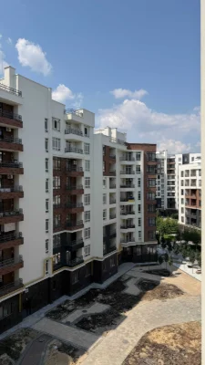 Продаж трикімнатної квартири, в новому закритому комплексі з