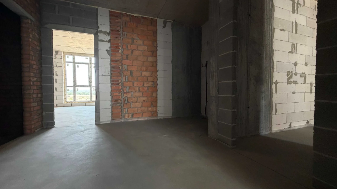 Продаж трикімнатної квартири, в новому закритому комплексі з