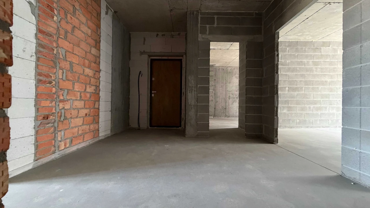 Продаж трикімнатної квартири, в новому закритому комплексі з