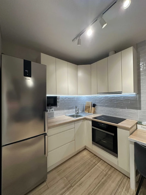 Nice 2-bedroom apartment with renovation, Quick exit to Kyiv, Registration