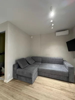 Nice 2-bedroom apartment with renovation, Quick exit to Kyiv, Registration
