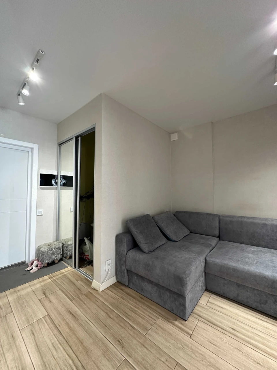 Nice 2-bedroom apartment with renovation, Quick exit to Kyiv, Registration