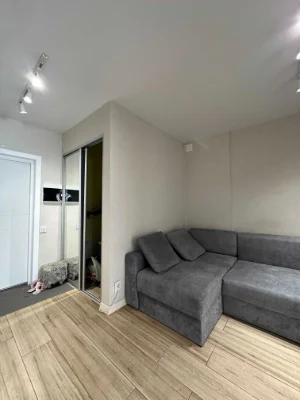 Nice 2-bedroom apartment with renovation, Quick exit to Kyiv, Registration