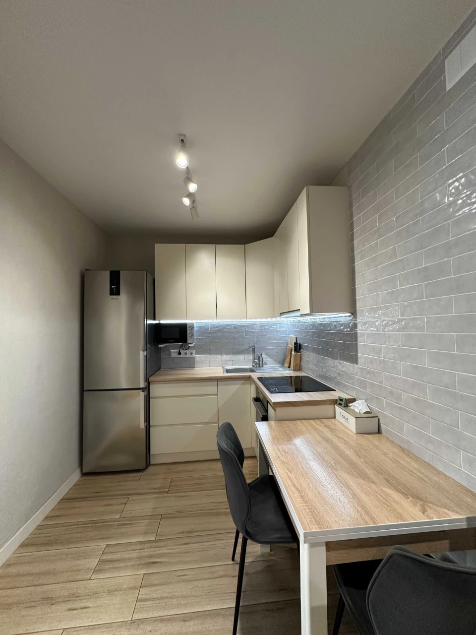 Nice 2-bedroom apartment with renovation, Quick exit to Kyiv, Registration