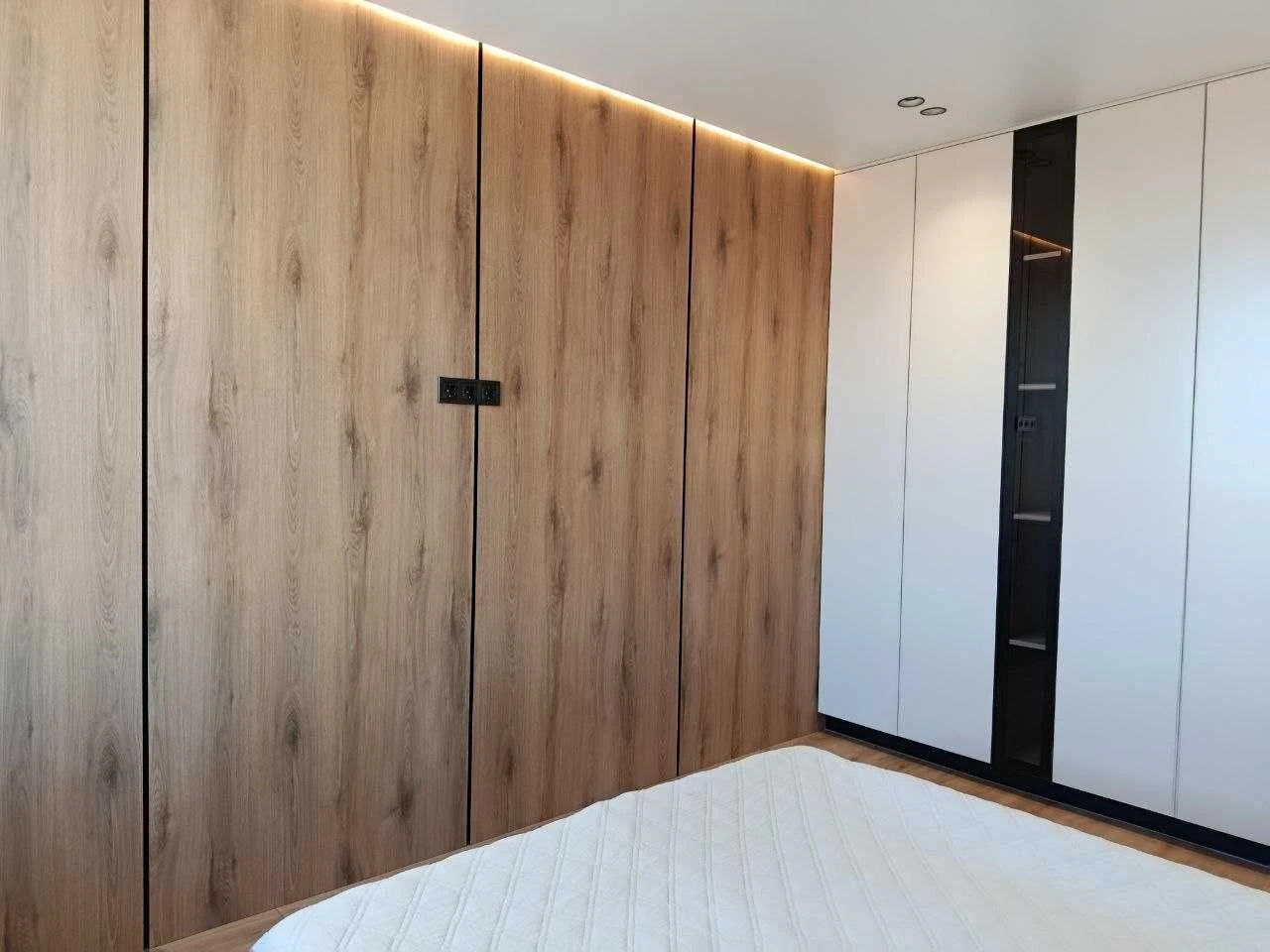 For Sale: Modern 1-Bedroom Apartment with Designer Renovation