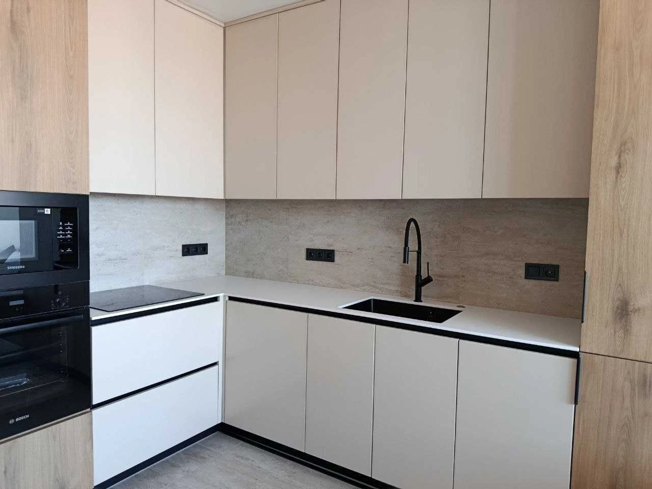 For Sale: Modern 1-Bedroom Apartment with Designer Renovation