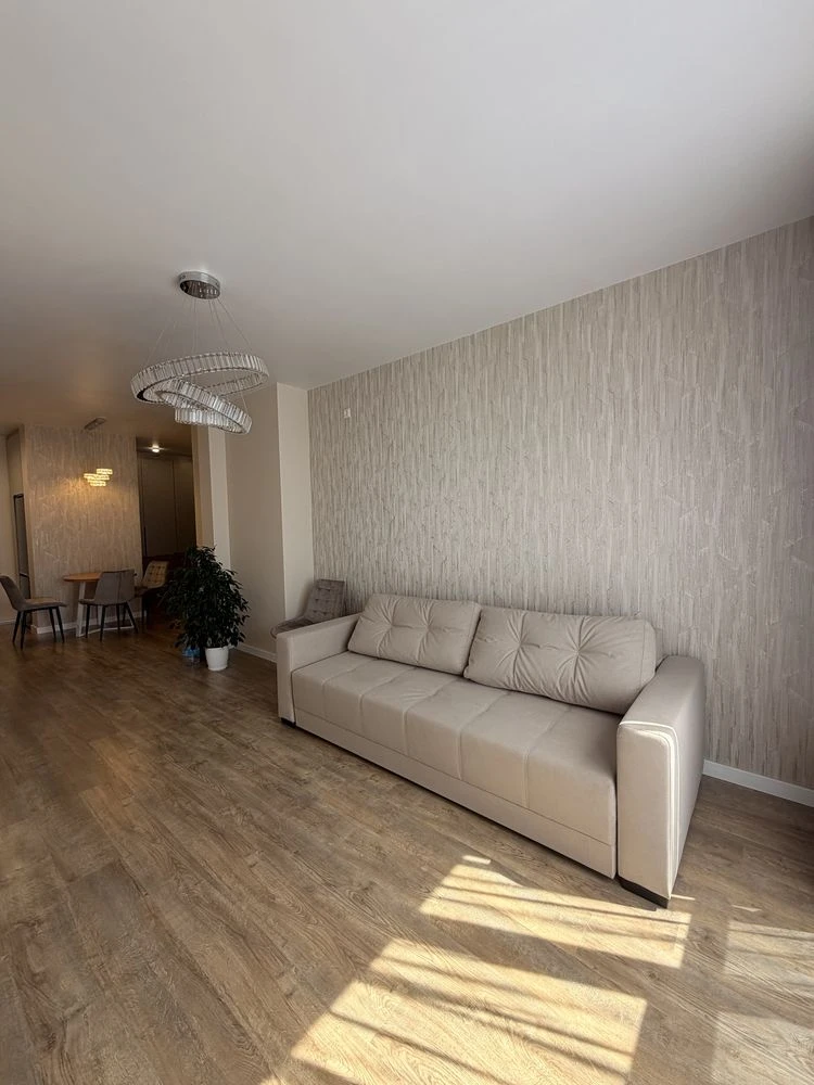 Spacious 2-bedroom apartment 67 sq m Euro-3 New, nobody