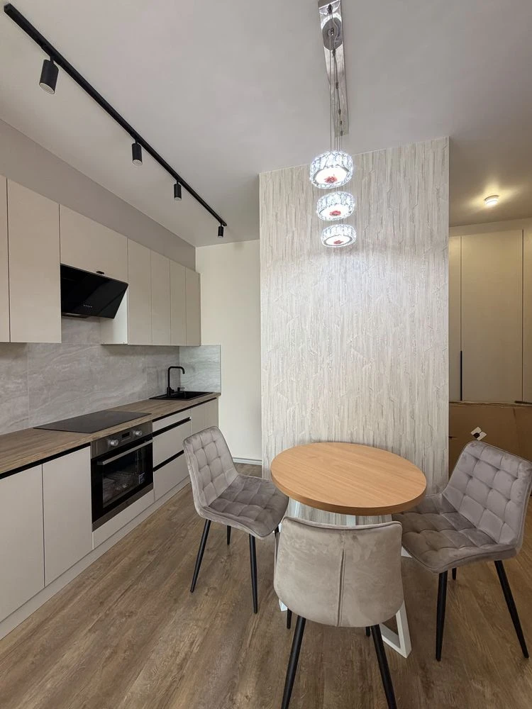 Spacious 2-bedroom apartment 67 sq m Euro-3 New, nobody