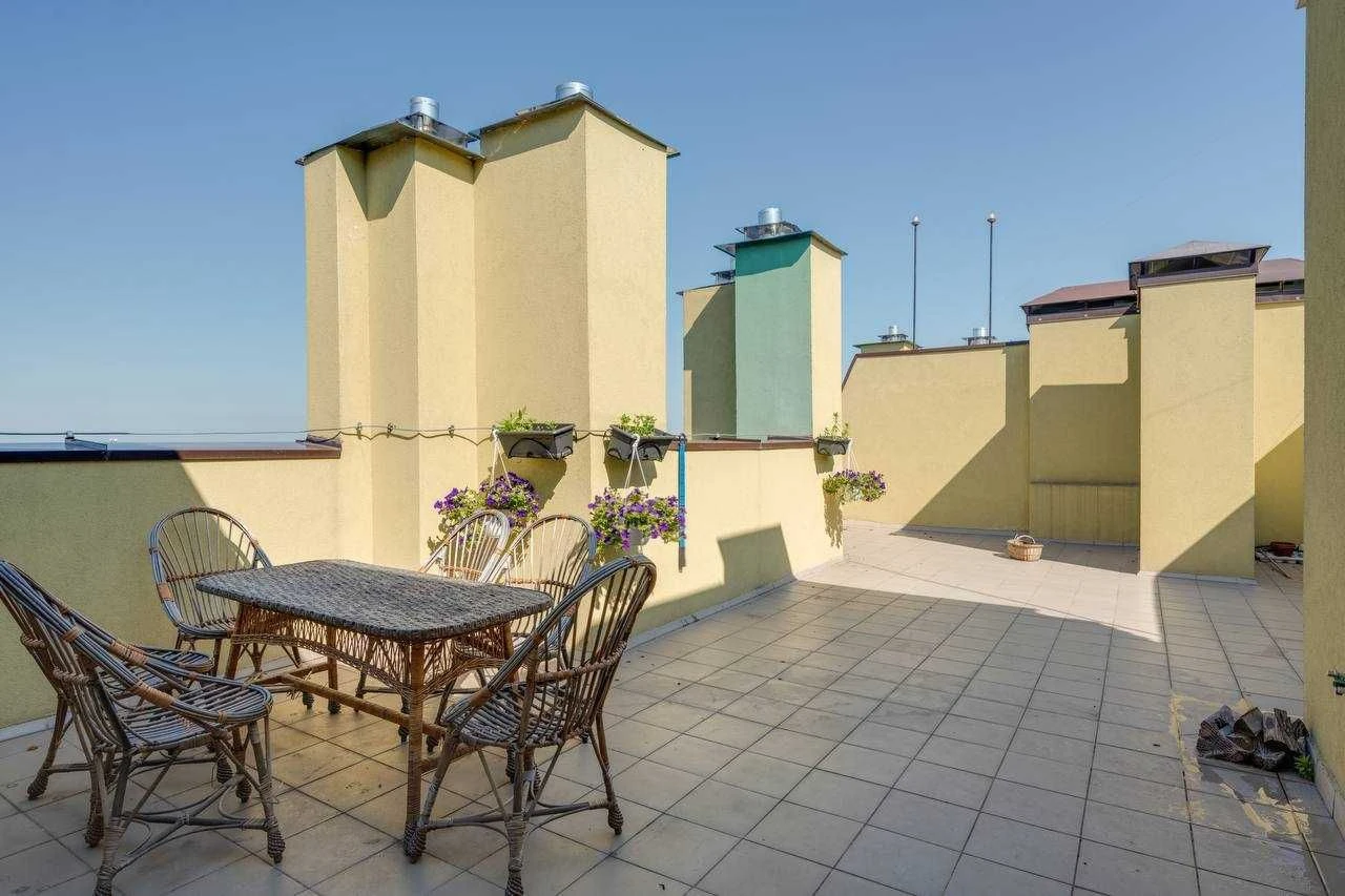 Great apartment with a terrace in the city center! 2% processing