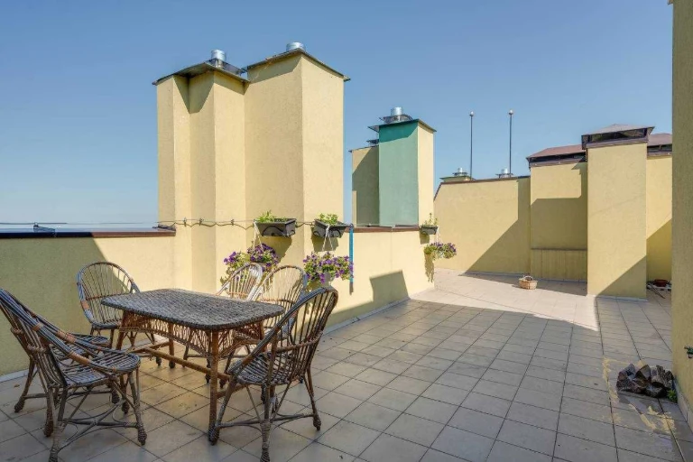 Great apartment with a terrace in the city center! 2% processing