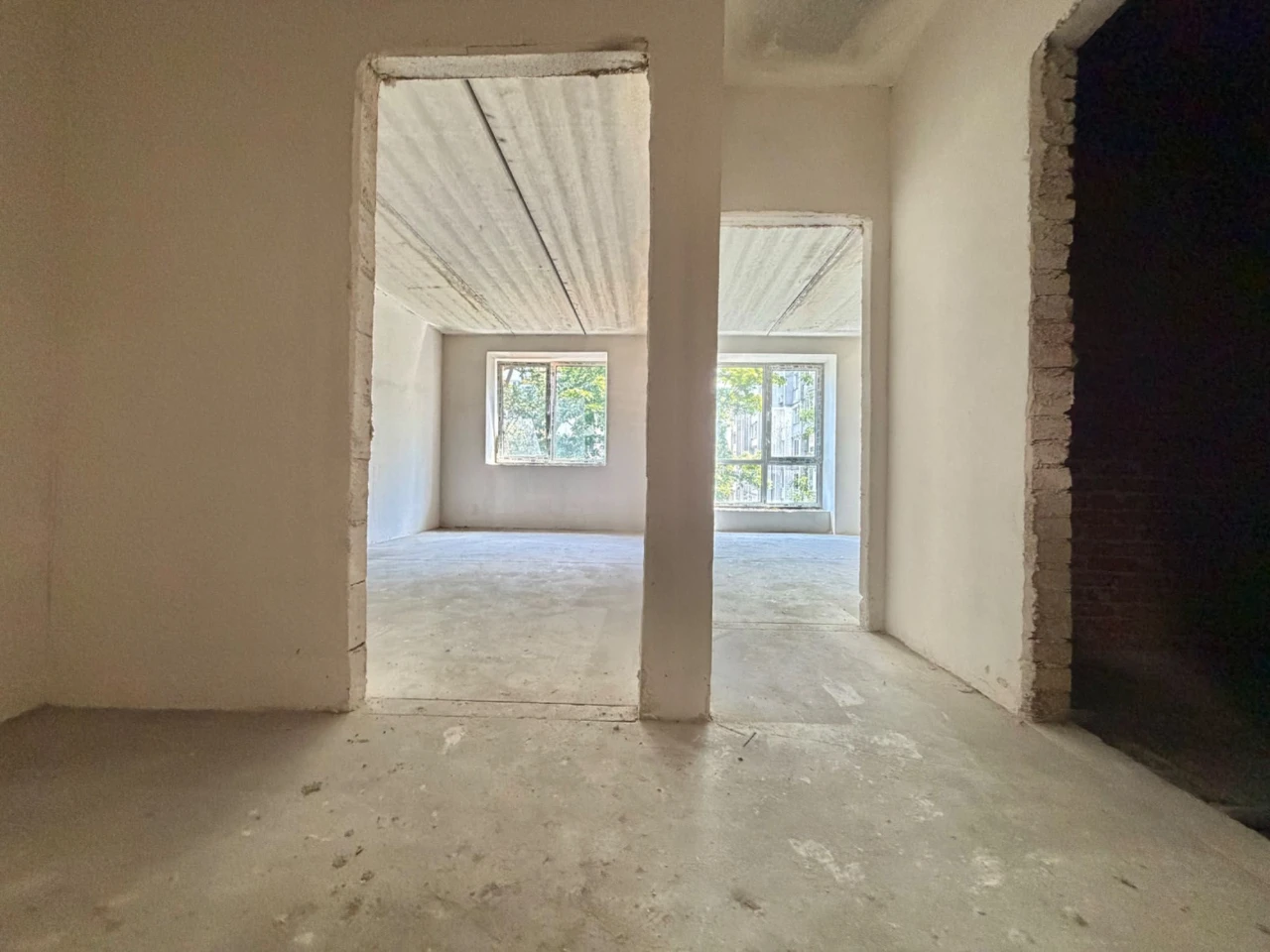 1 room apartment with finishing in a completed building. Center of Irpin!