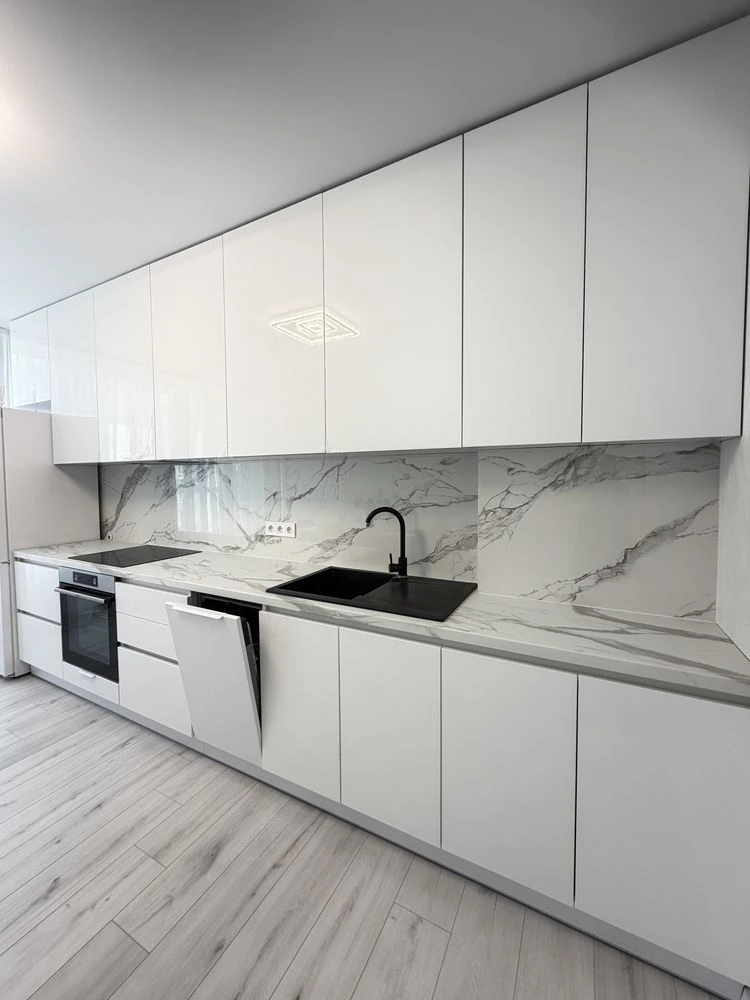 2 rooms with new renovation! Wardrobe! Near PARK! Excellent location