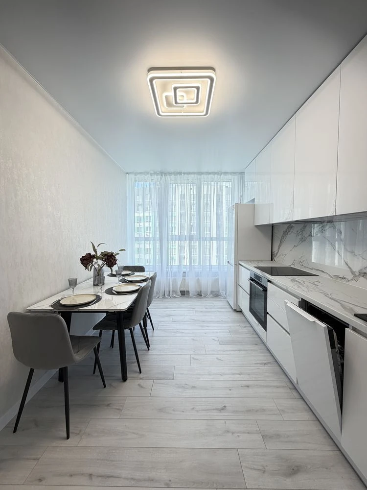 2 rooms with new renovation! Wardrobe! Near PARK! Excellent location