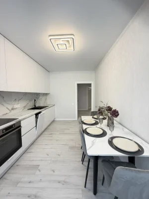 2 rooms with new renovation! Wardrobe! Near PARK! Excellent location