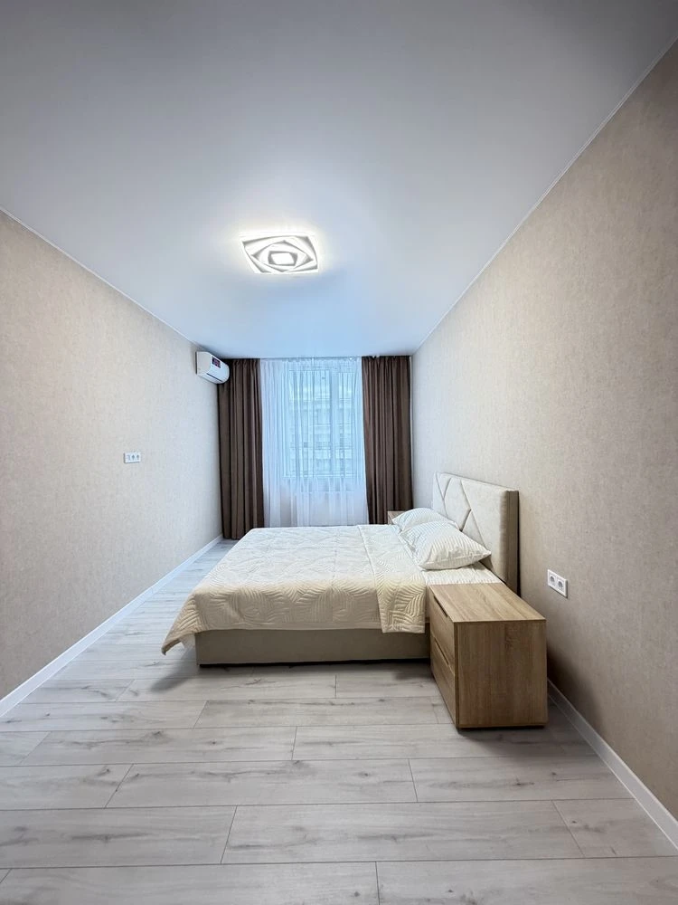 2 rooms with new renovation! Wardrobe! Near PARK! Excellent location