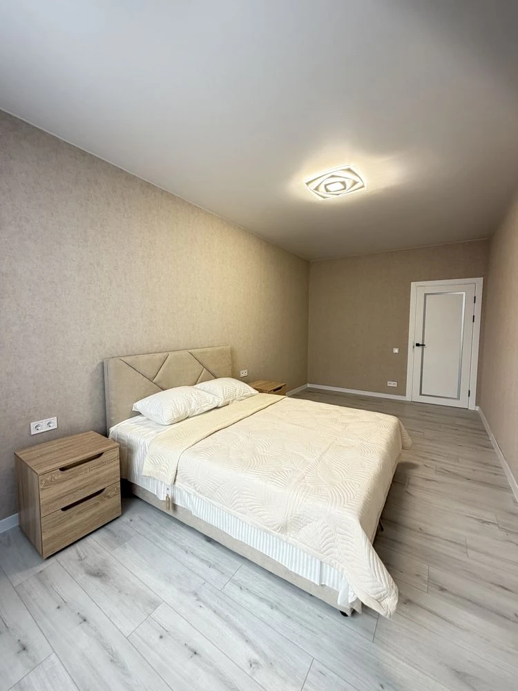 2 rooms with new renovation! Wardrobe! Near PARK! Excellent location