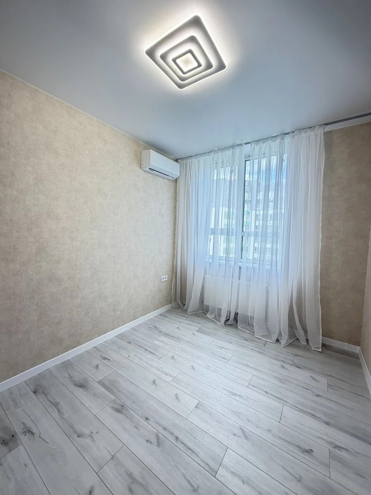 2 rooms with new renovation! Wardrobe! Near PARK! Excellent location