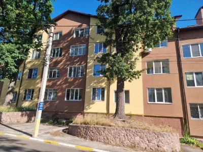 One-bedroom apartment near the central park. All finishing works.