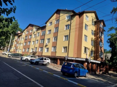 One-bedroom apartment near the central park. All finishing works.