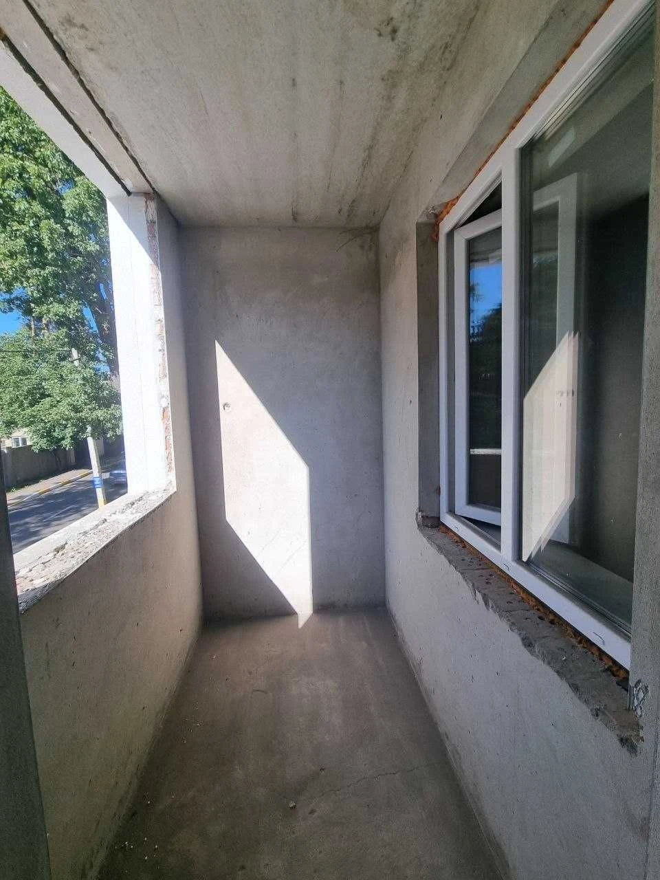 One-bedroom apartment near the central park. All finishing works.