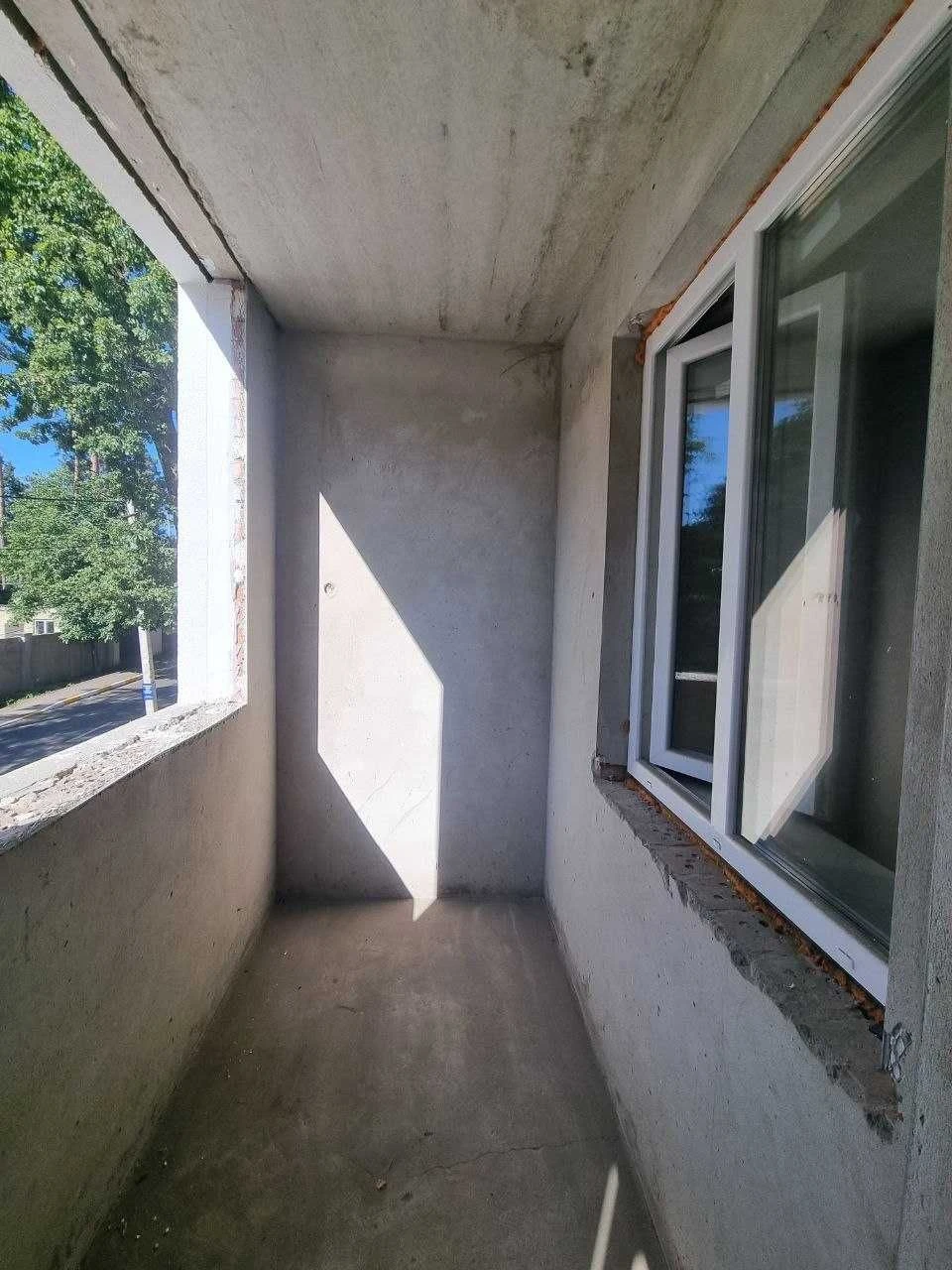 One-bedroom apartment near the central park. All finishing works.