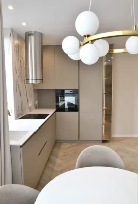 Sale of a fully renovated two-bedroom apartment in residential complex Central 2