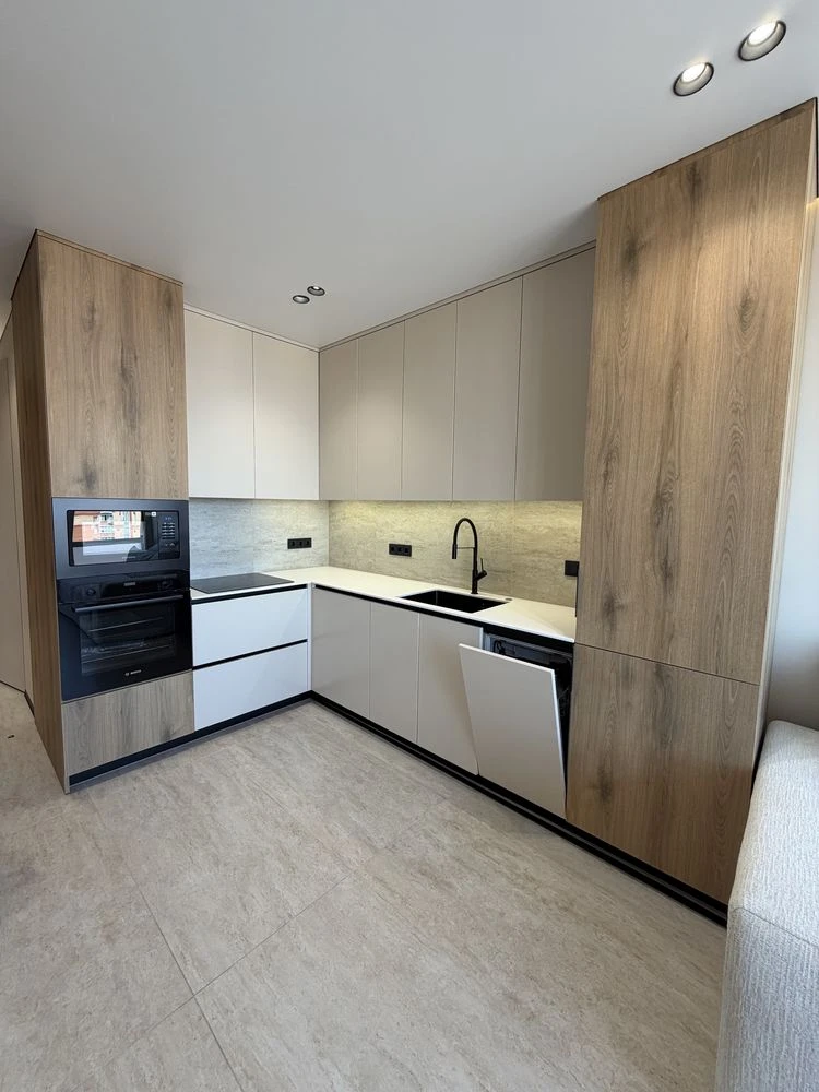 Sale of 1-room apartment in the Central residential complex 2, Irpin. Parking. Minimum offer.