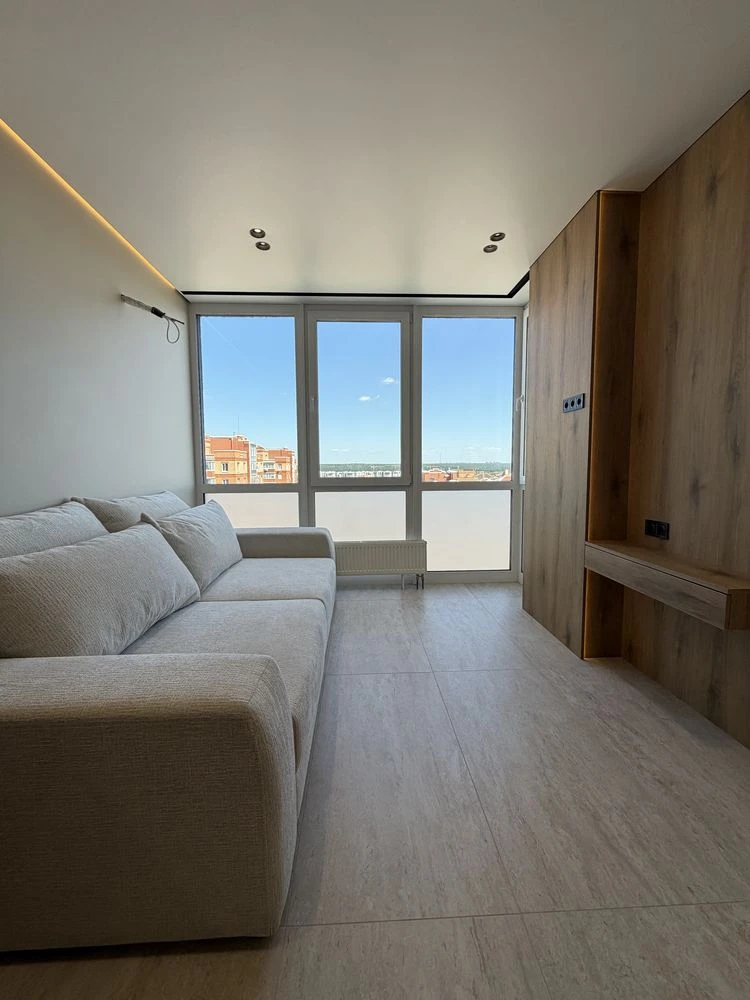 Sale of 1-room apartment in the Central residential complex 2, Irpin. Parking. Minimum offer.