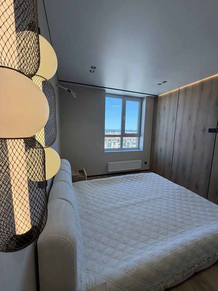 Sale of 1-room apartment in the Central residential complex 2, Irpin. Parking. Minimum offer.