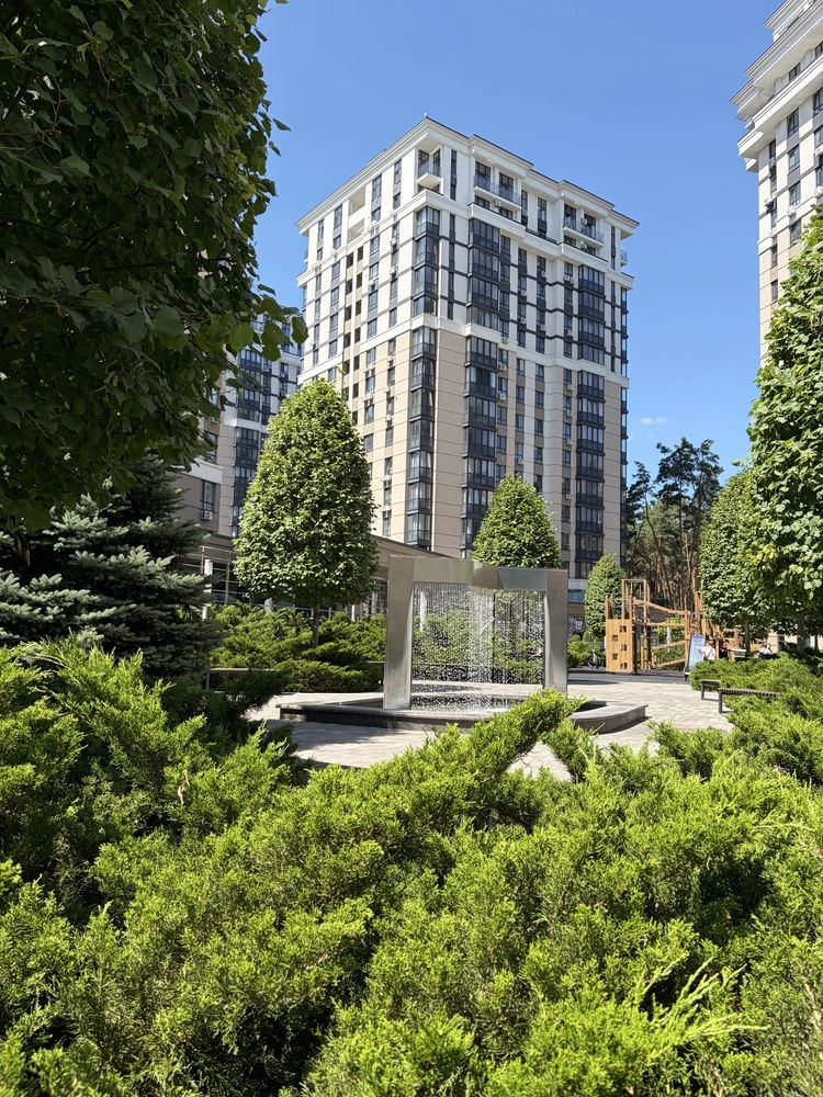 Sale of 1-room apartment in the Central residential complex 2, Irpin. Parking. Minimum offer.