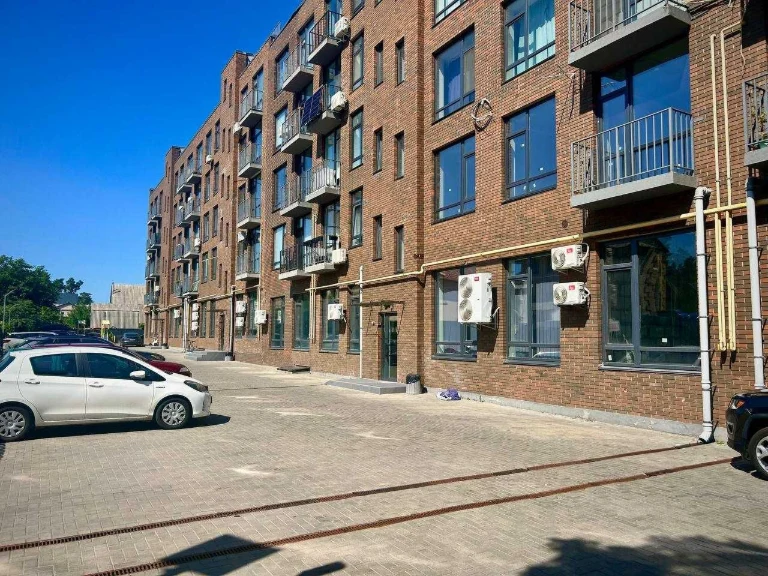One-bedroom apartment renovated with individual gas heating