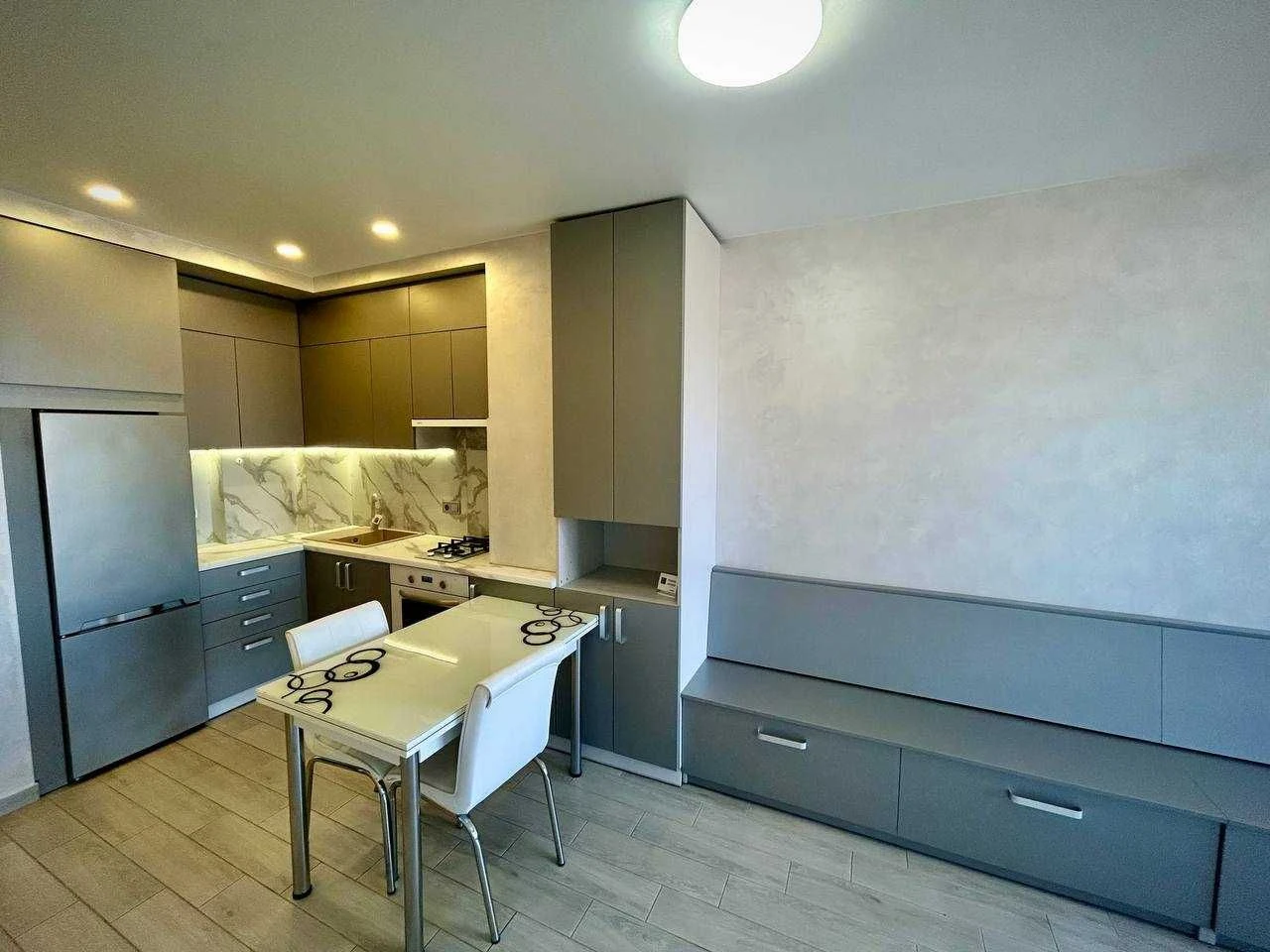 One-bedroom apartment renovated with individual gas heating