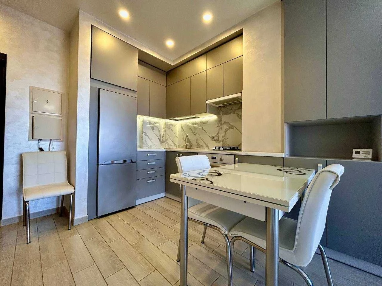 One-bedroom apartment renovated with individual gas heating