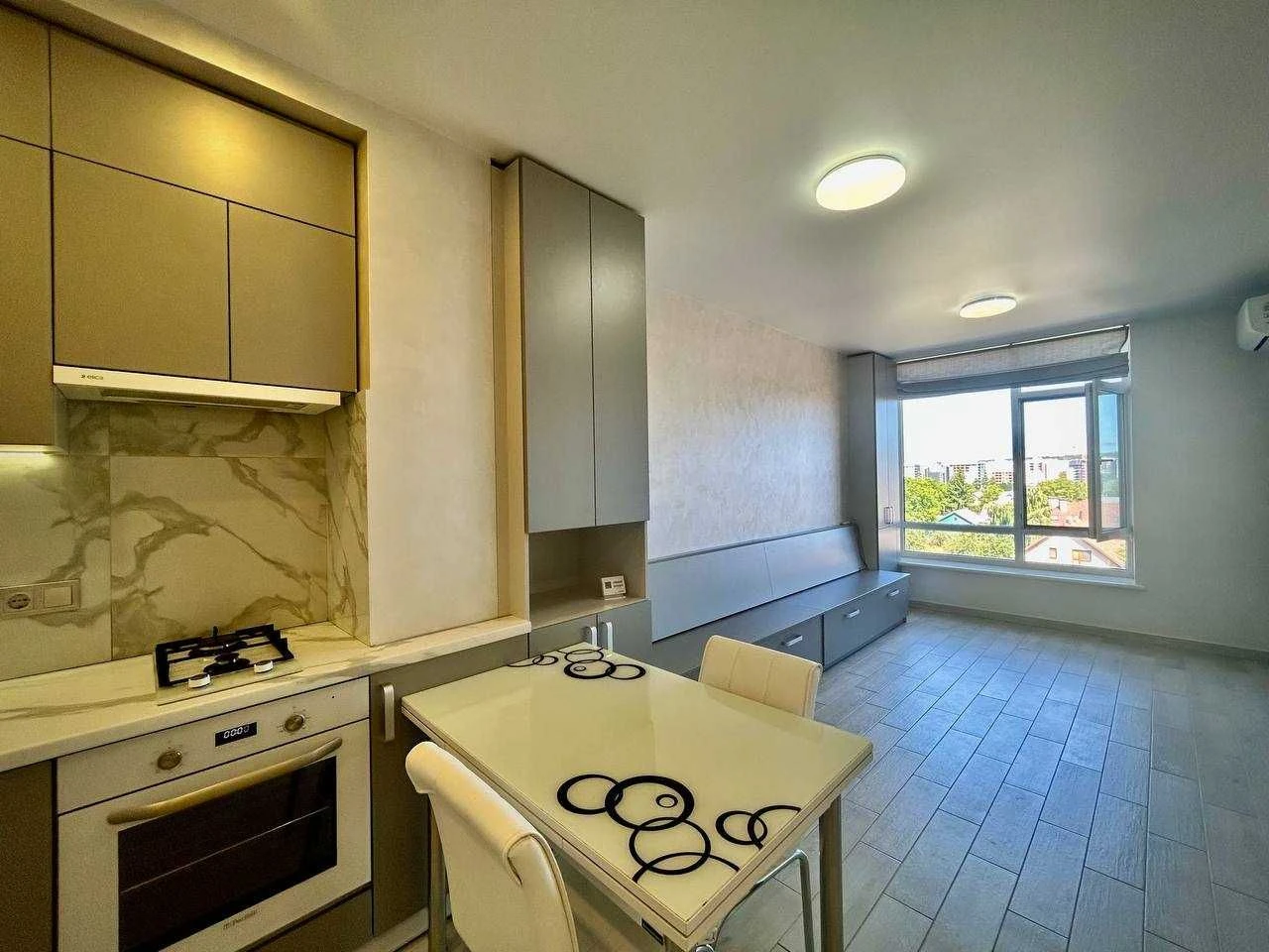 One-bedroom apartment renovated with individual gas heating