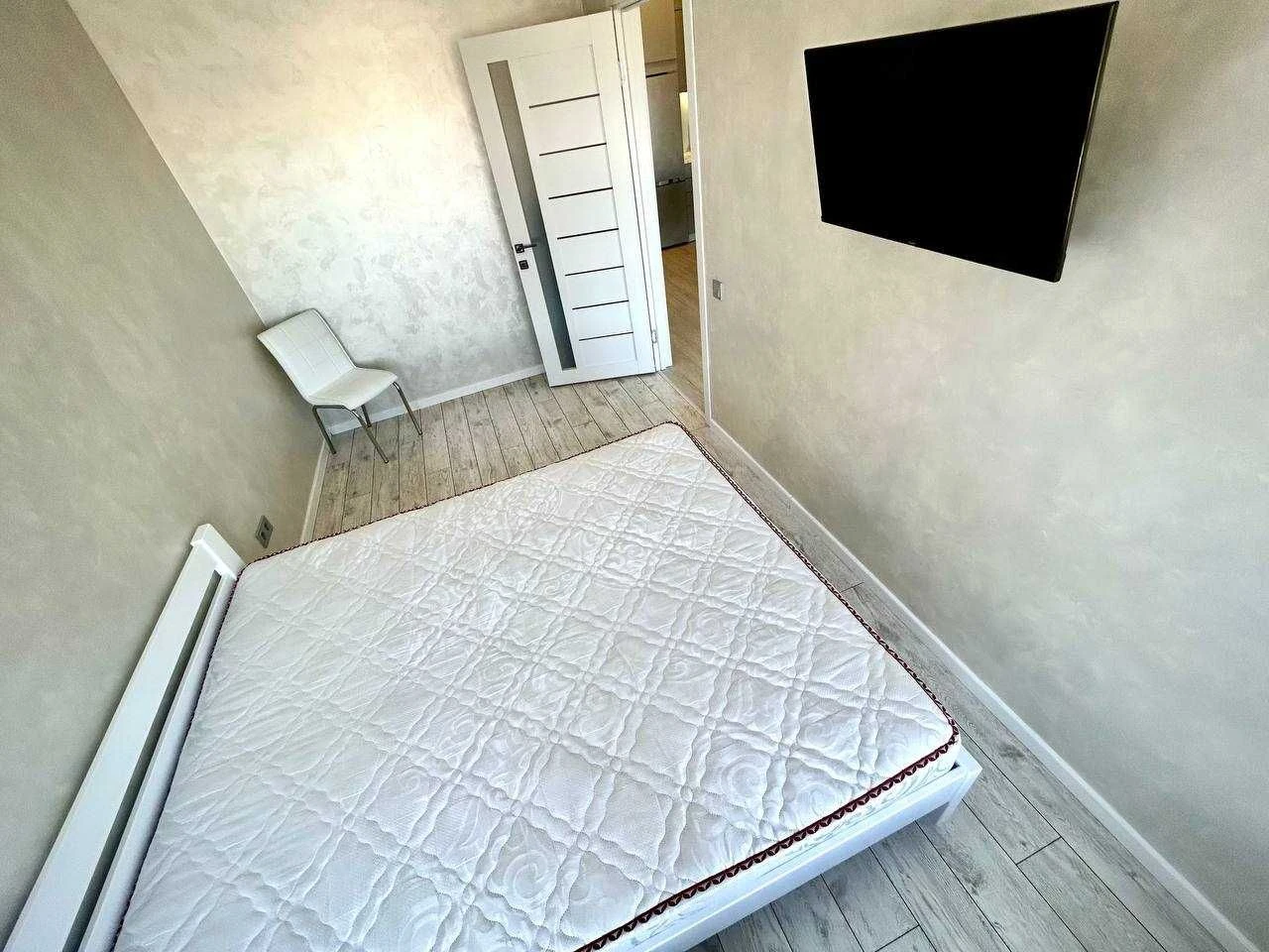 One-bedroom apartment renovated with individual gas heating