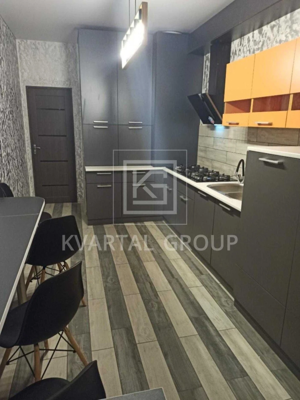 For Sale: Large 153m2 Apartment with Ready-to-Go Business