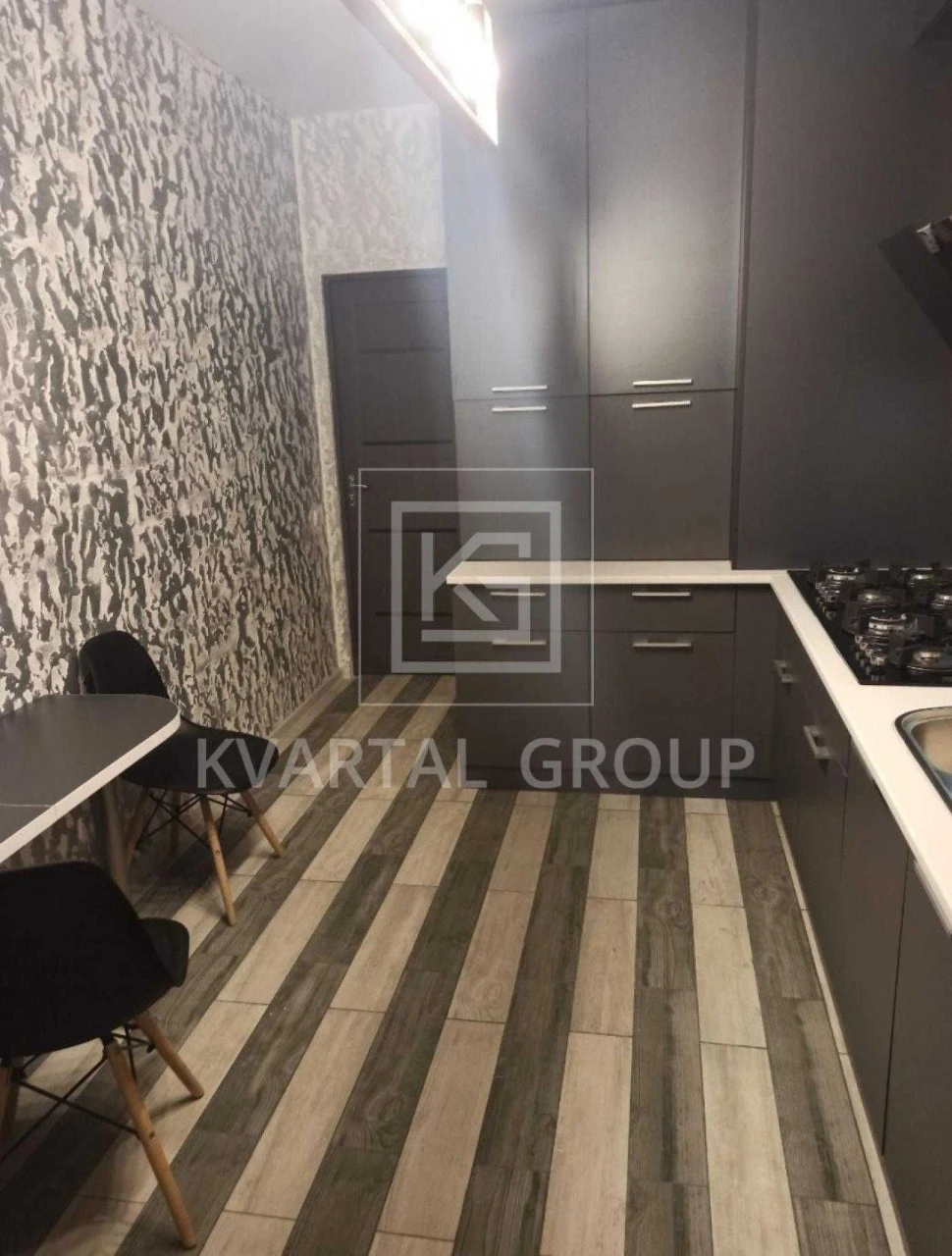 For Sale: Large 153m2 Apartment with Ready-to-Go Business