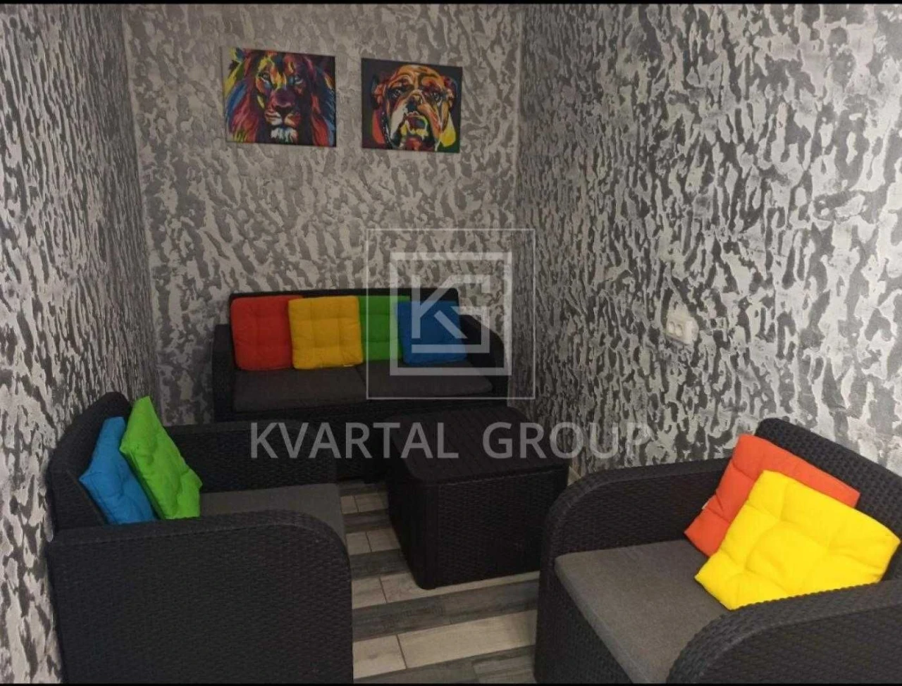 For Sale: Large 153m2 Apartment with Ready-to-Go Business