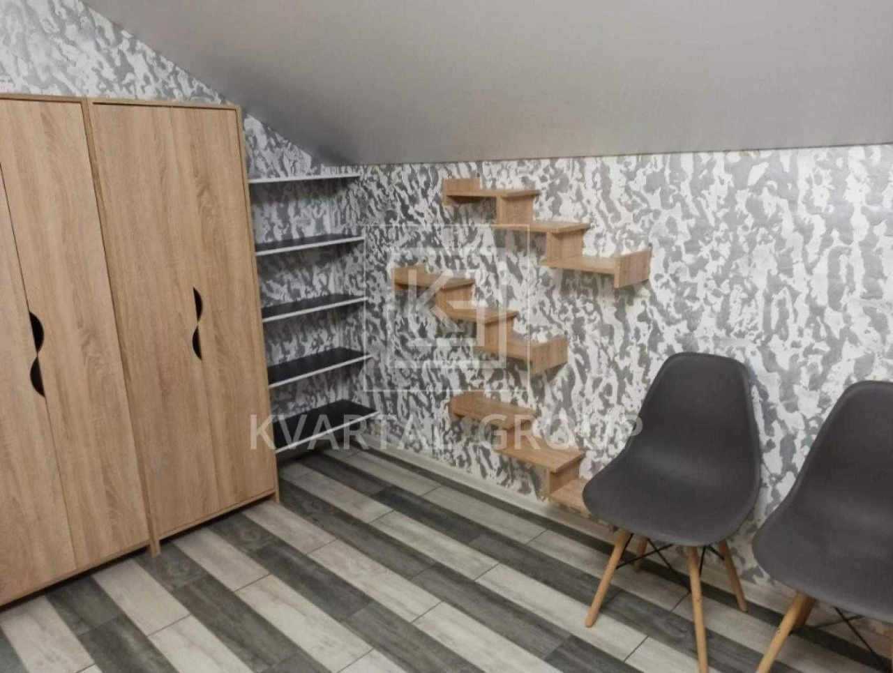 For Sale: Large 153m2 Apartment with Ready-to-Go Business